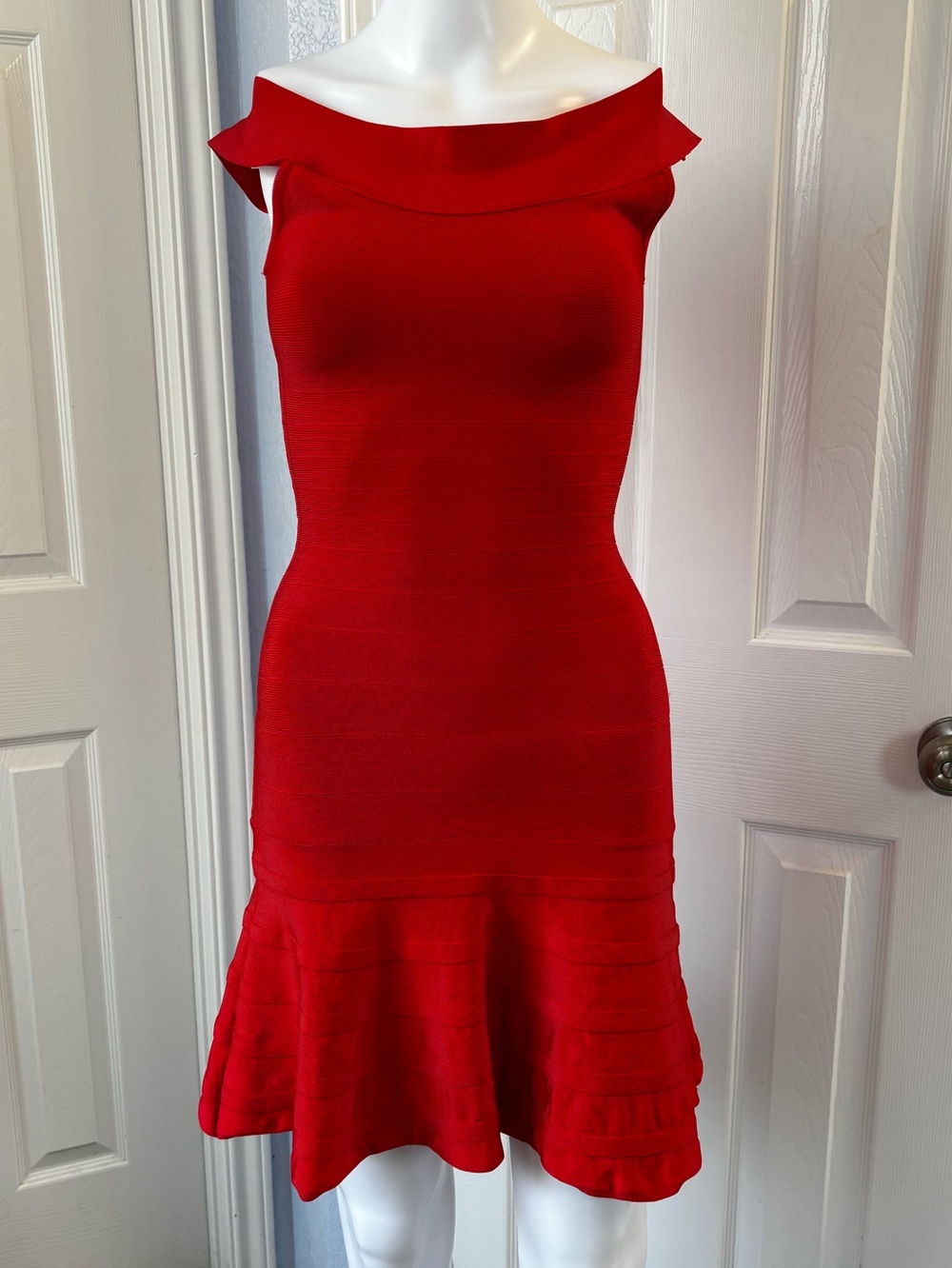 GUESS by Marciano XS Red Bandage Dress Off Shoulder Fit Flare Mermaid Cocktail